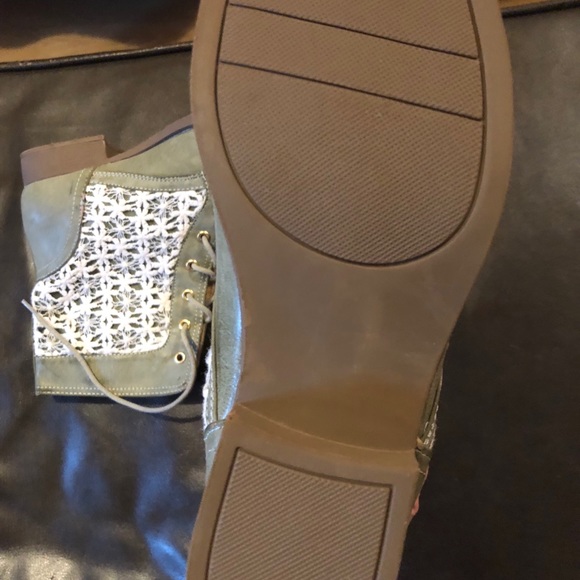 Green Lacey boots - Picture 4 of 4